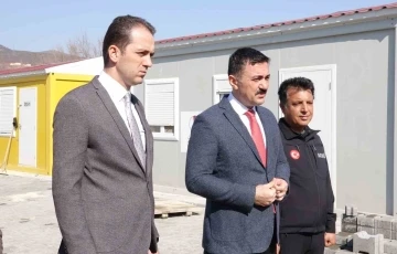 Vali Tekbıyıkoğlu: "Deprem olmadan yapılabilecek her şey d&uuml;ş&uuml;n&uuml;p değerlendirmeye &ccedil;alışıyoruz"
