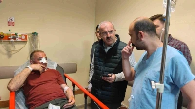 Vali Toraman otob&uuml;s kazasında yaralananları ziyaret etti
