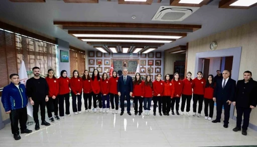 Vali Usta: &rsquo;&rsquo;Urfa ile Bing&ouml;l&rsquo;&uuml;n arasındaki dostluğun bozulmasına m&uuml;saade etmeyeceğiz&rsquo;&rsquo;
