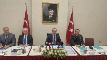 Vali Yavuz&rsquo;dan belediyelere sokak k&ouml;peği uyarısı: "Hukukun gereğini yerine getirin"
