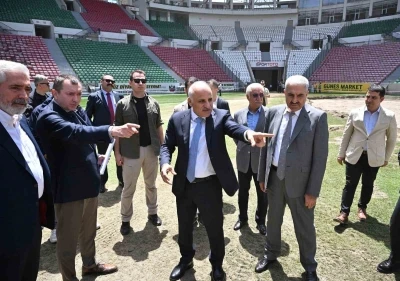 Vali Zorluoğlu, Diyarbakır Atat&uuml;rk Stadyumundaki &ccedil;alışmaları yerinde inceledi
