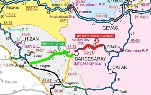 Van-Bah&ccedil;esaray yolu kar ve tipi nedeniyle trafiğe kapatıldı
