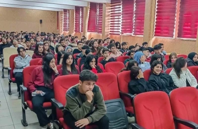 Van B&uuml;y&uuml;kşehir Belediyesi &ouml;ğrencileri sokak hayvanları hakkında bilgilendirdi
