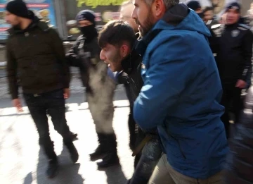 Van&rsquo;da 1 Şubat y&uuml;r&uuml;y&uuml;ş&uuml;nde arbede: 2 g&ouml;zaltı
