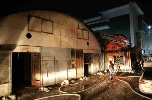 Van&rsquo;da alevli gece
