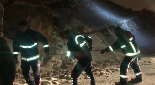 Van&rsquo;da karda mahsur kalan 3 ara&ccedil; kurtarıldı
