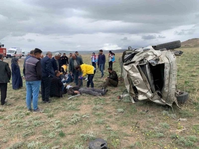 Van&rsquo;da kontrolden &ccedil;ıkan otomobil takla attı; 1 &ouml;l&uuml;, 4 yaralı
