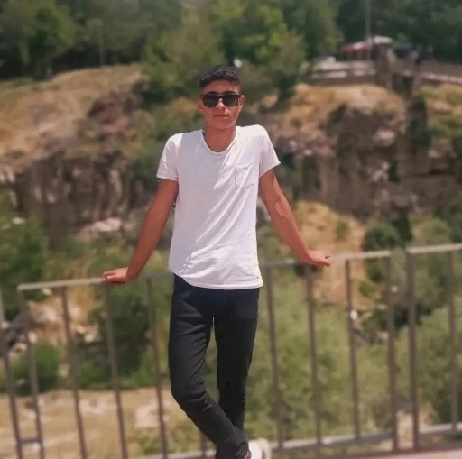 Van&rsquo;da minib&uuml;s takla attı: 1 &ouml;l&uuml;, 4 yaralı
