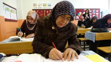 Van&rsquo;da okuma yazma kursu kadınlara umut oldu
