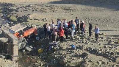 Van&rsquo;da trakt&ouml;r&uuml;n r&ouml;morku devrildi: 8 yaralı