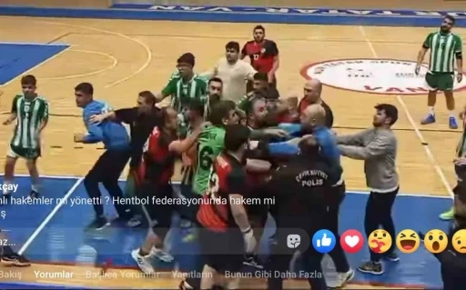 Van Erek Beşyıldız ile Bafraspor hentbol ma&ccedil;ı boks ma&ccedil;ına d&ouml;n&uuml;şt&uuml;
