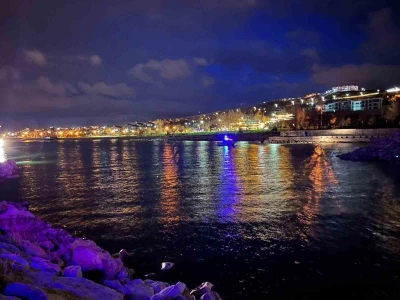 Van G&ouml;l&uuml;&rsquo;ne d&uuml;şen şahıs i&ccedil;in kurtarma seferberliği