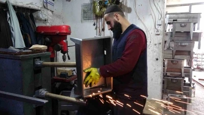 Van&rsquo;ın tarihi &ccedil;arşısında mangal ve semaver &uuml;retimi arttı
