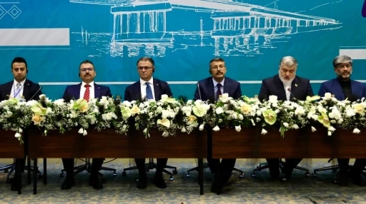 Van Valisi Balcı, İran&rsquo;da ekonomik işbirliği toplantısına katıldı
