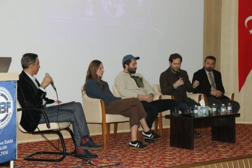 Van Y&uuml;z&uuml;nc&uuml; Yıl &Uuml;niversitesi&rsquo;nde ilham veren s&ouml;yleşi: &ldquo;Belgesel Sinema ve Fotoğraf&rdquo;
