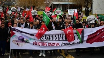 Van'da akademisyen ve &ouml;ğrenciler Filistin i&ccedil;in y&uuml;r&uuml;d&uuml;