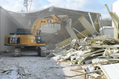 Vatandaş ihbar etti Nil&uuml;fer Belediyesi ka&ccedil;ak yapıları yıktı 