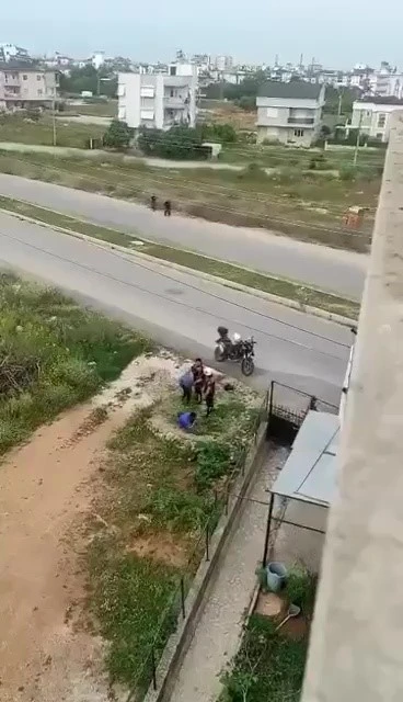 Vatandaşı darbeden polis memurlarına g&ouml;revden uzaklaştırma
