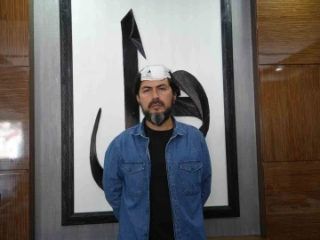 Veli, delge&ccedil; ile &ouml;ğretmene saldırdı: Yaralanan &ouml;ğretmenin başına 5 dikiş atıldı
