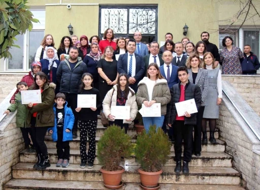 Verem ve korunma yolları en iyi anlatan &ouml;ğrenciler &ouml;d&uuml;llendirildi
