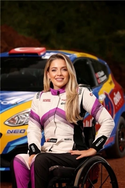 Vestel&rsquo;den kadın ralli pilotu K&uuml;bra Denizci Keskin&rsquo;e destek
