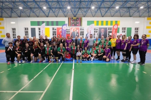 Veteran kadın hentbolcular Denizli&rsquo;de buluştu
