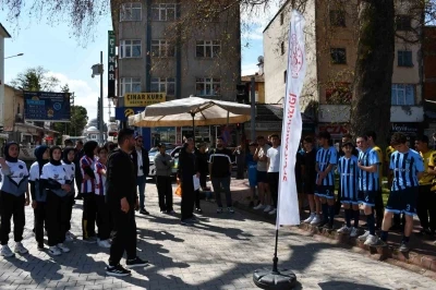 Vezirk&ouml;pr&uuml;&rsquo;de 19 Mayıs coşkusu kros yarışıyla başladı
