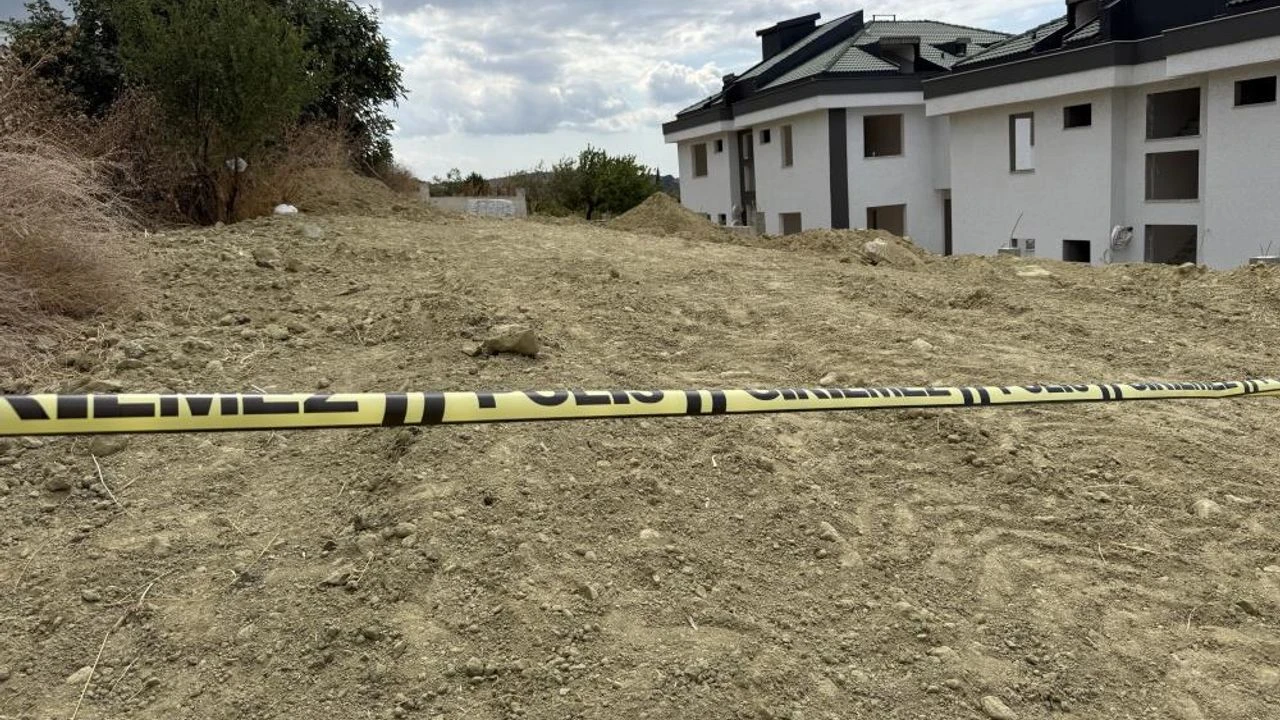 Villa bah&ccedil;esine g&ouml;m&uuml;l&uuml; halde bulunan ceset aylardır aranan şahsa aitmiş!
