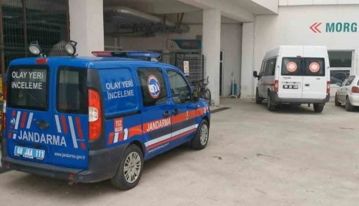 Vin&ccedil;te kancası kopan beton blok can aldı
