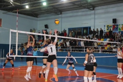 Voleybol 2&rsquo;nci Lig&rsquo;de Silopi Gelişim, lideri devirdi