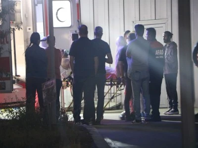 Yabancı plakalı otomobilin yakıt deposundan ş&uuml;pheli madde &ccedil;ıktı; 9 polis zehirlendi