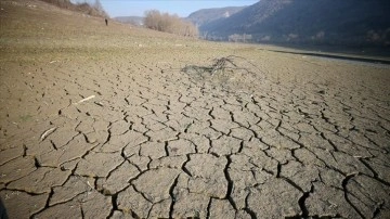 Yağış azlığı Hasanlar Barajı'nda su seviyesini d&uuml;ş&uuml;rd&uuml;