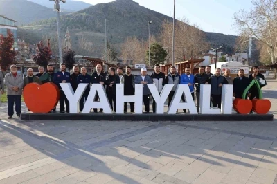 Yahyalı Belediyesi&rsquo;nde sabah sporu ve kahvaltı etkinliği

