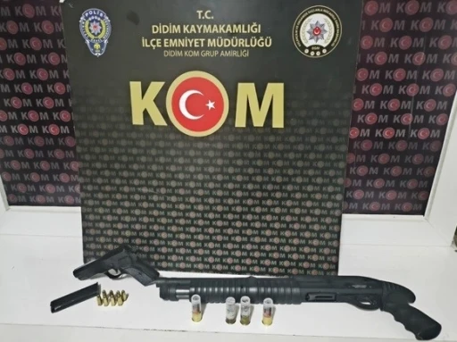 Yakalanan şahıstan tabanca ele ge&ccedil;irildi
