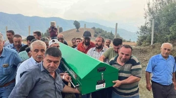 Yakınının cenazesine katılmıştı: Kamyon kazasında &ouml;len adam toprağa verildi
