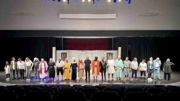 Yalınayak Sokrates Muratpaşa&rsquo;da sahnelendi
