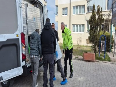 Yalnız yaşadığı evinde &ouml;l&uuml; bulundu