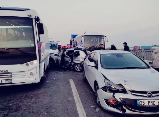 Yalova&rsquo;da 5 ara&ccedil;lı zincirleme kaza: 4 yaralı
