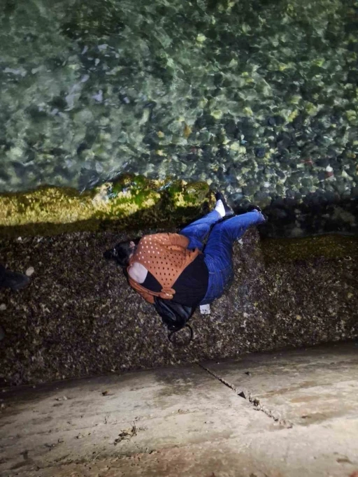 Yalova&rsquo;da alkoll&uuml; kadın deniz kenarına d&uuml;şerek baygınlık ge&ccedil;irdi
