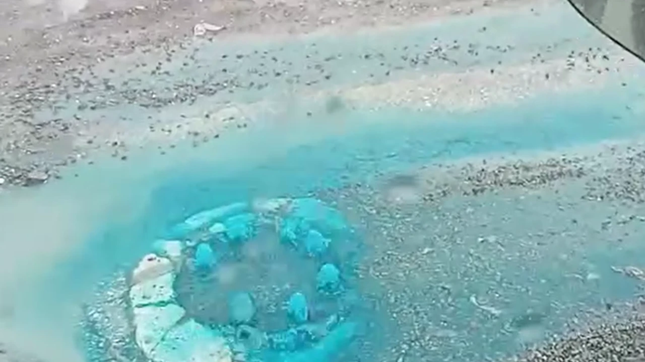 Yalova&rsquo;da r&ouml;gardan mavi renkli su taştı