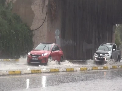 Yalova'da sağanak yağış etkili oldu