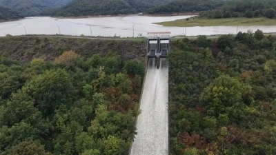 Yalova G&ouml;k&ccedil;e Barajı'nda su tahliyesi s&uuml;r&uuml;yor