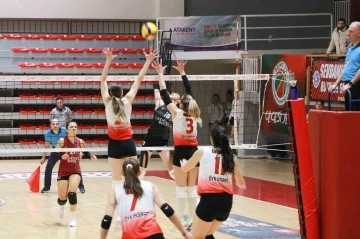 Yalova kadın voleybol takımları Play-Off&rsquo;u garantiledi
