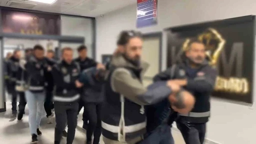 Yalova merkezli 3 ilde d&uuml;zenlenen operasyonla su&ccedil; &ouml;rg&uuml;t&uuml; &ccedil;&ouml;kertildi: 13 tutuklama