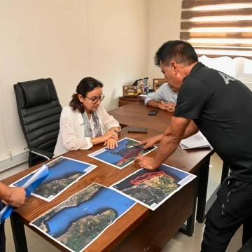 Yalova Valisi Kaya, arama kurtarma &ccedil;alışmalarını yerinde inceledi
