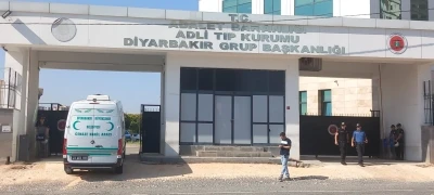 Yan yatan r&ouml;morkun altında kalan 6 yaşındaki &Uuml;veys, yaşamını yitirdi