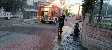 Yanan motosiklet hurdaya d&ouml;nd&uuml;
