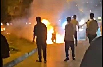 Yanan motosikleti kırık ayağıyla koşan vatandaş s&ouml;nd&uuml;rd&uuml;