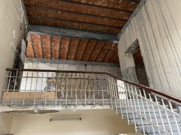 Yangın &ccedil;ıkan Balıklı Rum Hastanesinin &ccedil;atısındaki tadilat tamamlanmak &uuml;zere
