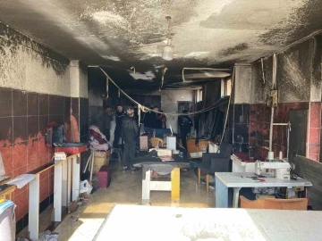 Yangında kullanılamaz hale gelen mobilya at&ouml;lyesinde kundaklama ş&uuml;phesi
